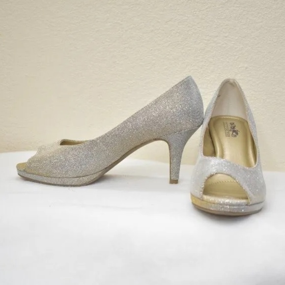 Coach and Four Silver Metallic Glitter Heels Open Toe Size 6 - Picture 1 of 16